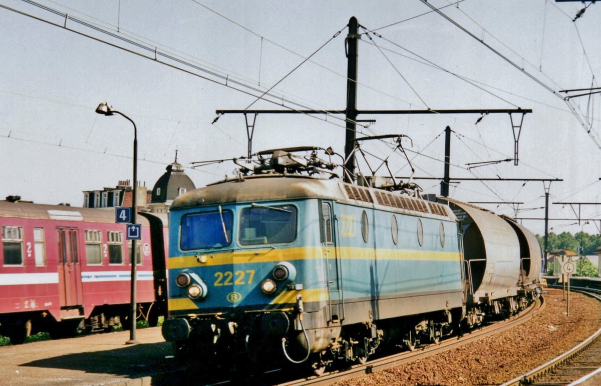 NMBS 2227 hauls a cereals train through Antwerpen-Dam on 16 May 2002.