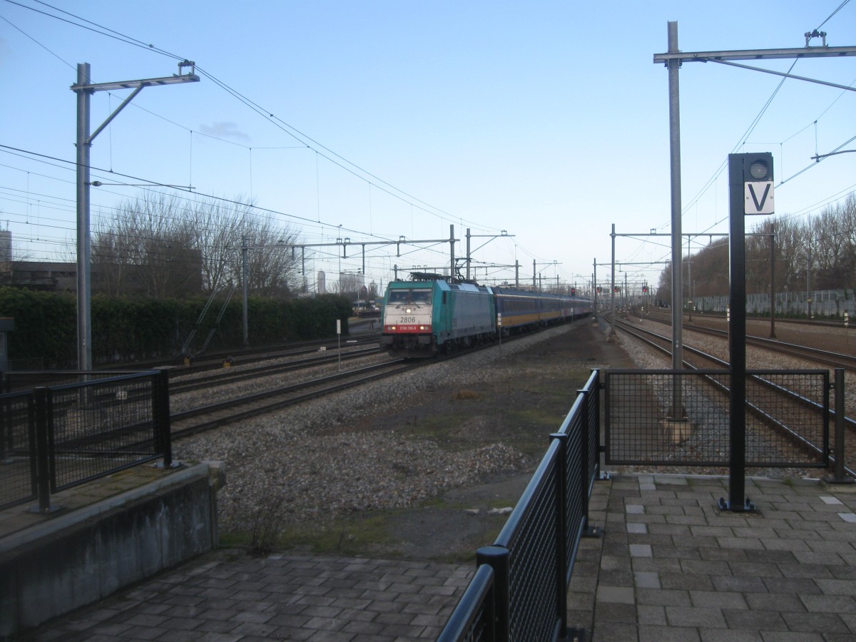 NMBS 2806/186-198 with an express for Brussels at Rotterdam Lombardijen, 02/01/2015. 
