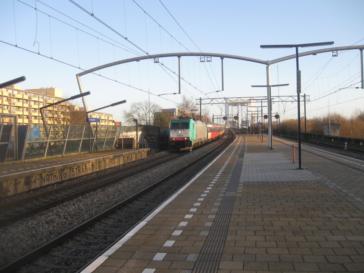 NMBS 2842/186-234 Comes through Zwijndrecht with an Express bound for Amsterdam CS, 02/01/2015.
