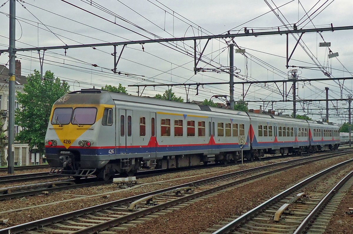 NMBS 426 leaves Antwerpen-Berchem on 22 May 2014.