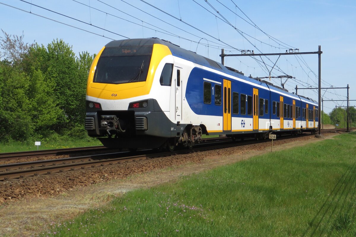 NS 2217 passes Wijchen on 3 May 2023. She is one of the first NS Flirt-3 to receive yellow cabs.