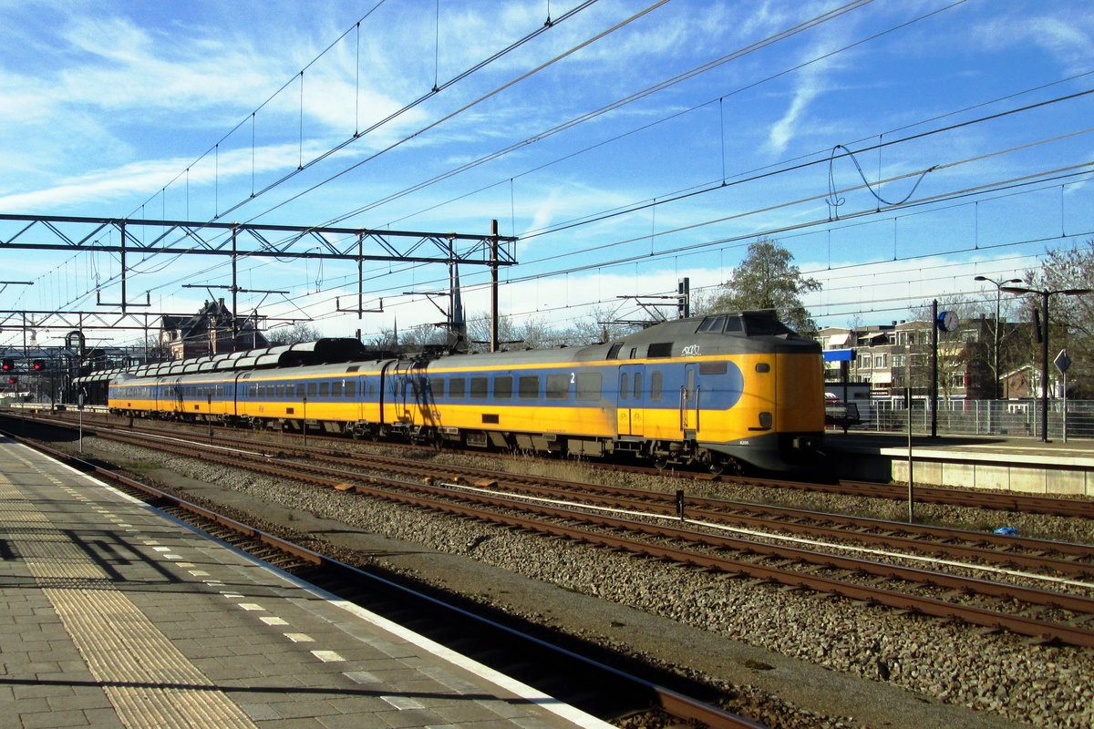 NS 4208 enters Woerden on 24 February 2019.