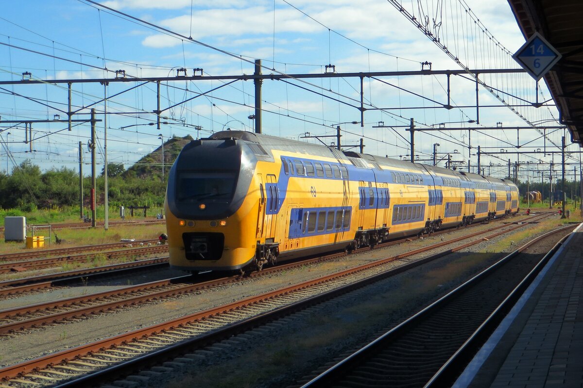 NS 8736 enters Roosendaal on 14 July 2022.