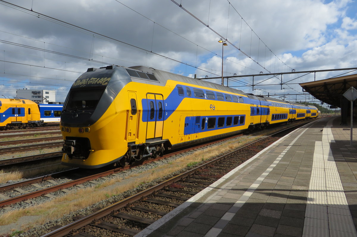 NS 9587 stands parked at Roosendaal on 28 June 2020.