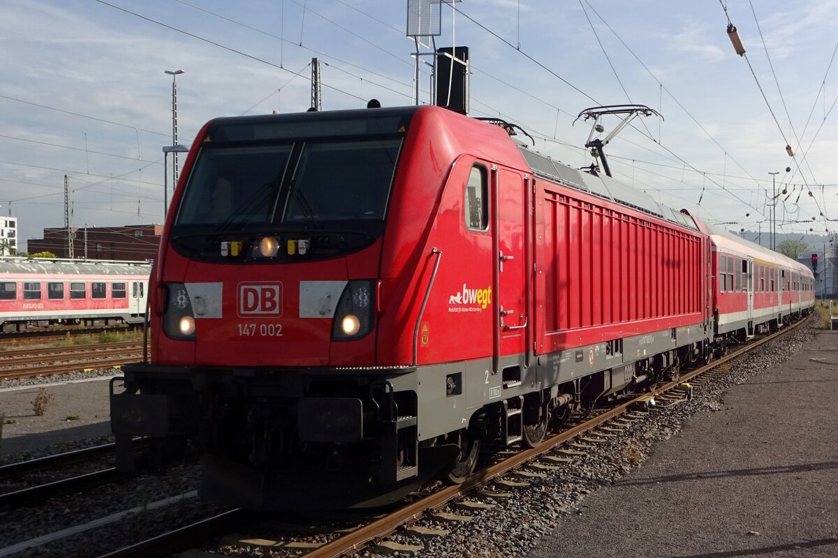 Old and new: new loco 147 002 hauls old regional stock qwhilst entering Heilbronn Hbf on 15 September 2019.