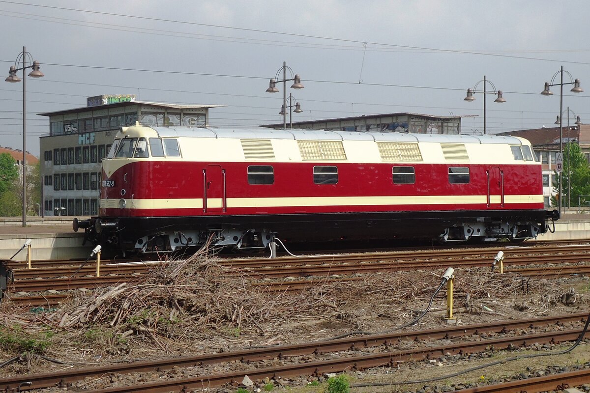 On 11 April 2014 ex-DR 118 552 stands at Dresden Hbf.