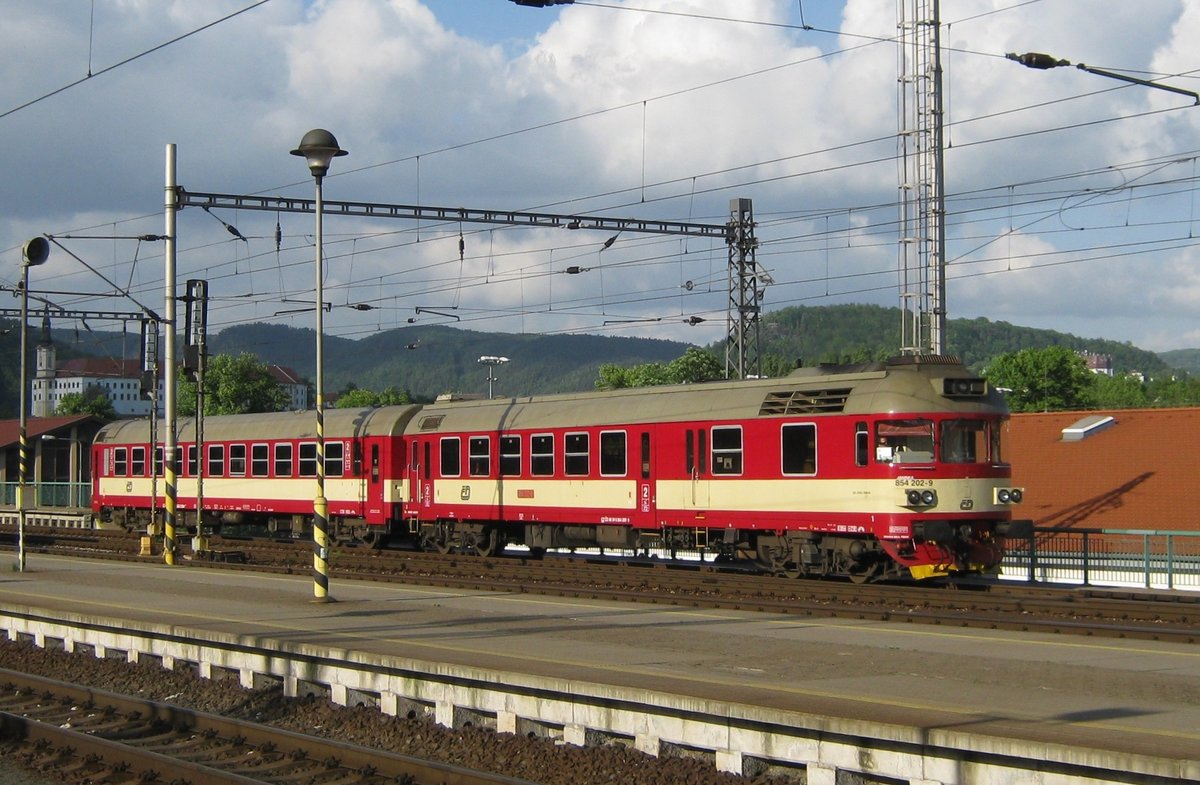 On 12 May 2012 CD 854 202 enters Decin hl.n. with a service from Liberec.