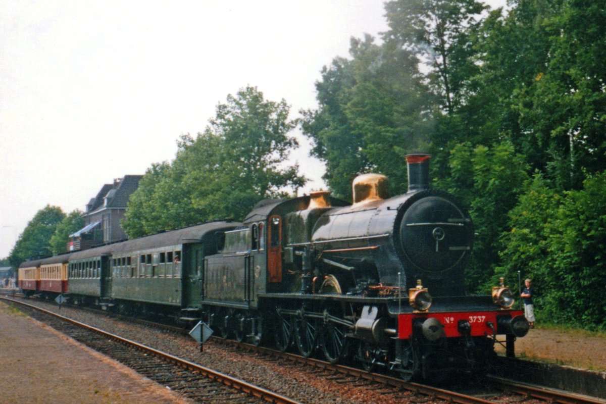 On 13 June 1997, NSM 3737 was guest at the ZLSM and is seen here at Simpelveld.