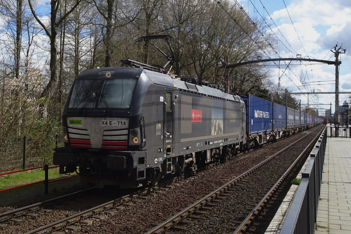 On 14 April 2023 BLS Cargo X4E-714 hauls the P&O Novara intermodal shuttle train through Tilburg-Universiteit toward Rotterdam-Waalhaven.