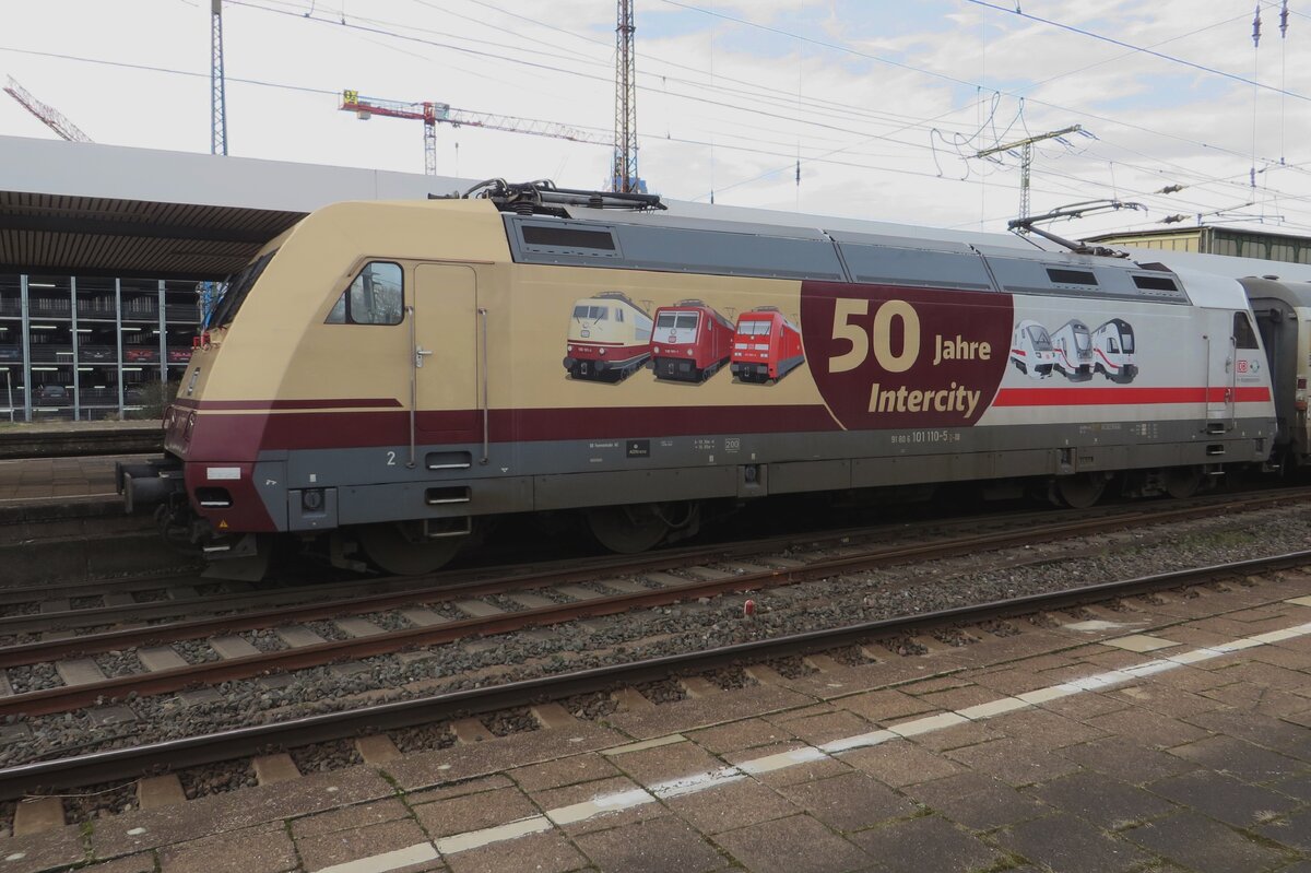 On 14 February 2022 DB 101 110 shows both a TEE and an IC colour scheme at Duisburg Hbf.