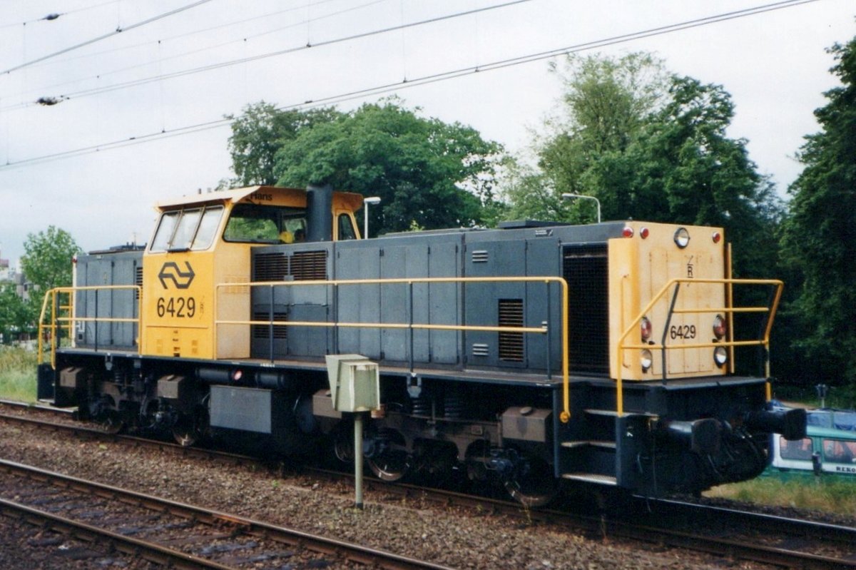 On 16 July 1998 NS 6429 stands at Deventer.