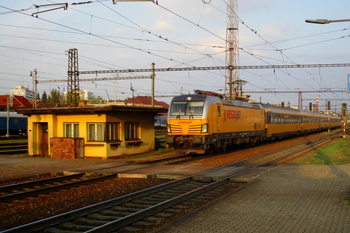 On 16 September 2018 RegioJet 193 226 enters Pardubice.
