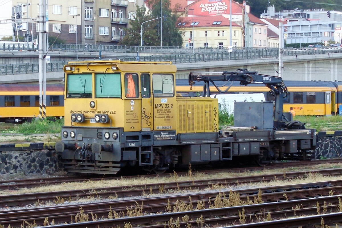 On 19 September 2018 MPV 22.2 stands stabled at Praha-Smichov.