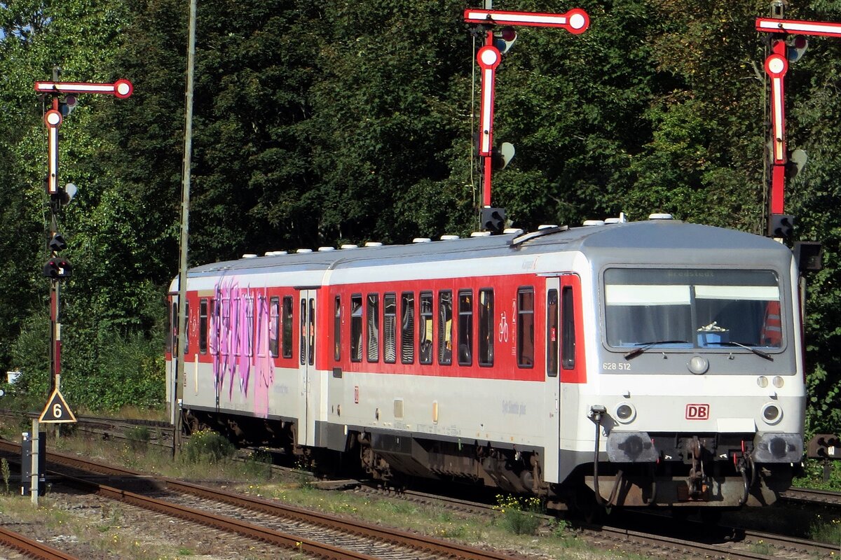 On 20 September 2022 DB Fernverkehr 628 512 enters Niebüll.