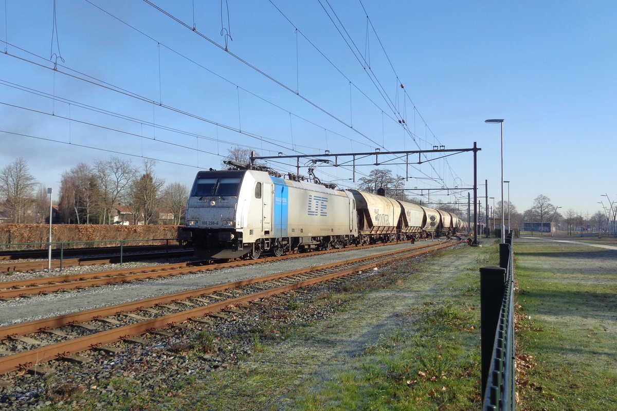 On 21 January 2019 LTE 186 298 hauls a cereals train into Oss station.