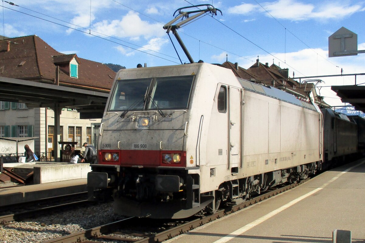 On 23 March 2017 Crossrail 186 908 shows up at Thun with a basel-bound train.