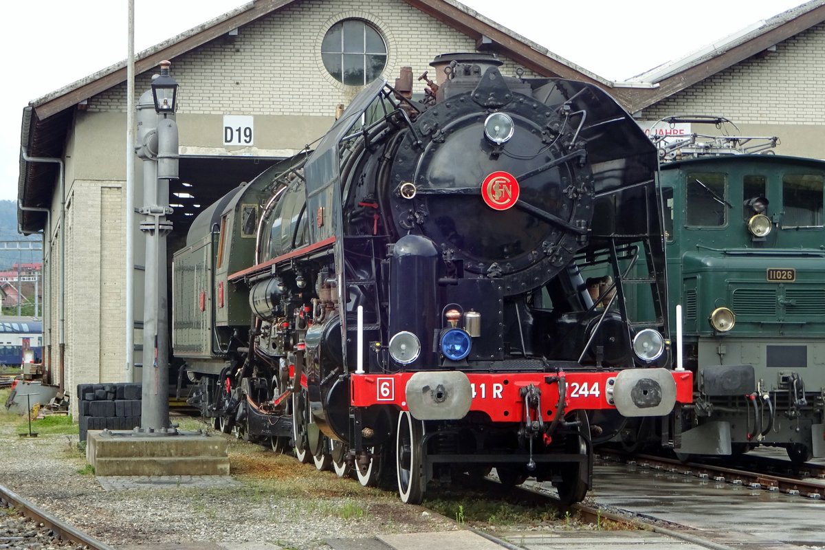 On 26 May 2019, ex-SNCF 141 R-1244 stands in Brugg during an Open Weekend, organised by the Verein Mikado 1244 -steam engines with 1D1/484 axles settings are called Mikado; the Japanese railways being the first to order such locos at the end of the 19th century. MIkado is one of the formal titles of the Emperor of Japan.
