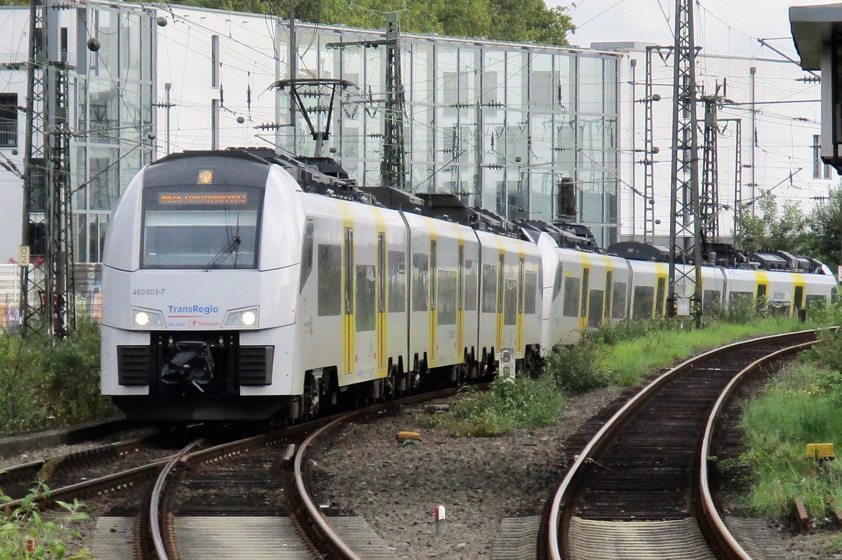 On 27 September 2010 TransRegio 460 003 pops out at Köln Süd.
