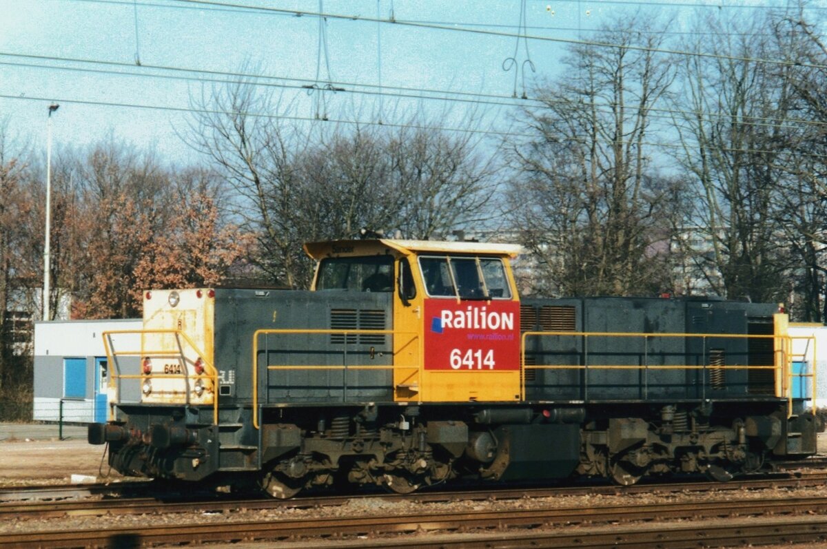 On 28 July 2003 raiLioN 6414 is sidelined at Sittard. 
