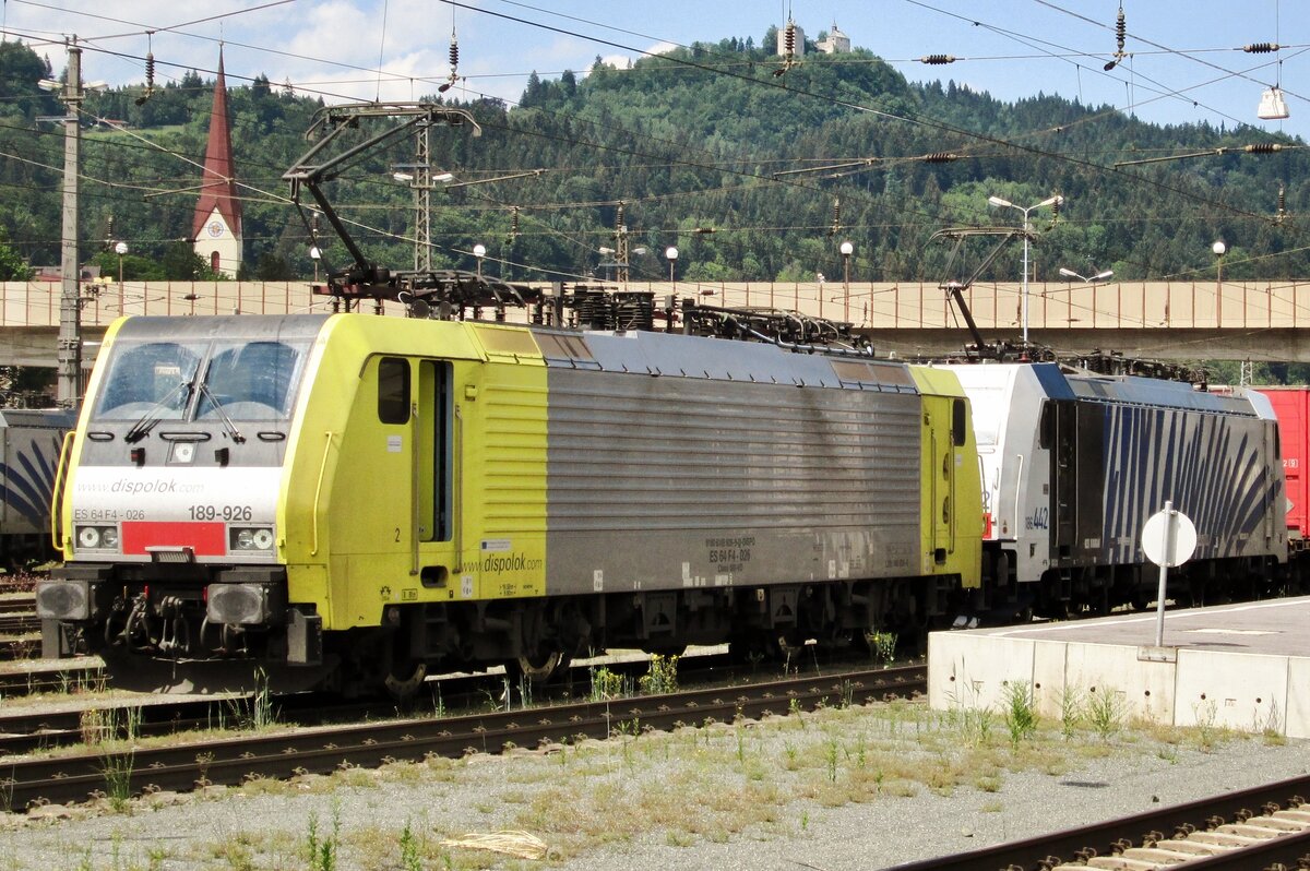 On 3 June 2015 Lokomotion 189 926 still wears the original pre-2006 Siemens-Dispolok colours at Kufstein. 
