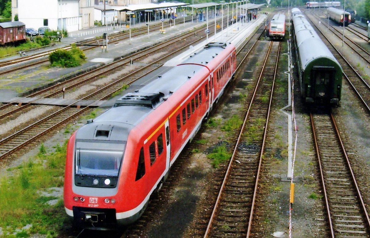 On 31 May 2009 DB 612 097 leaves Neuenmarkt-Wirsberg.