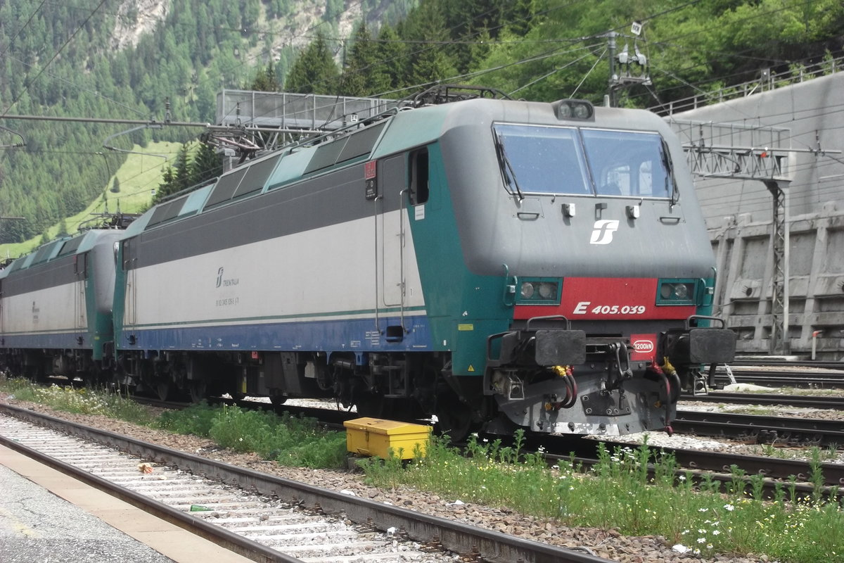 On 4 June 2015 FS E 405 039 is stabled at Brennero.