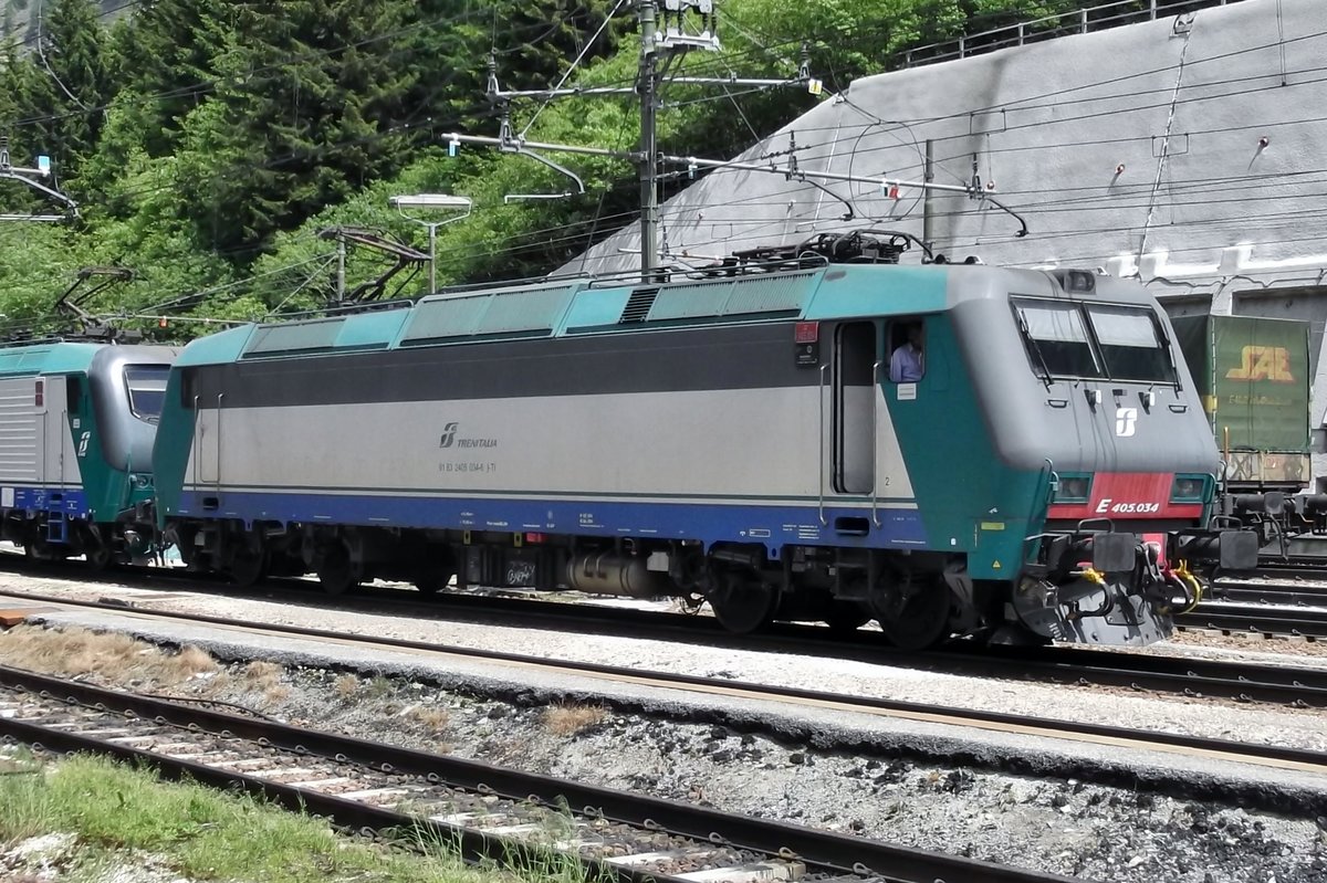 On 4 June 2015 FS E 405 034 is stabled at Brennero.