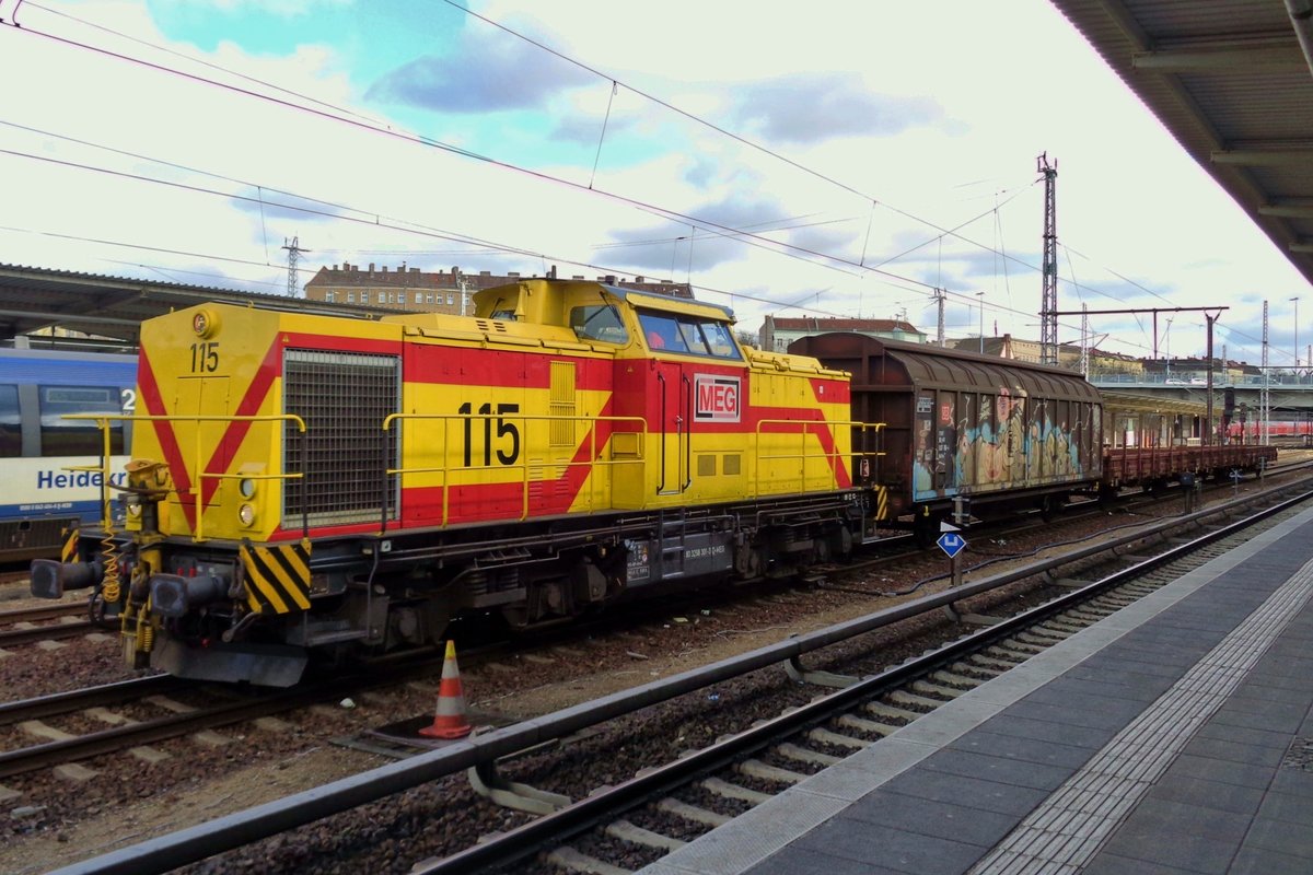 On 5 April 2018 MEG 115 stands in Berlin-Lichtenberg with a short working train.