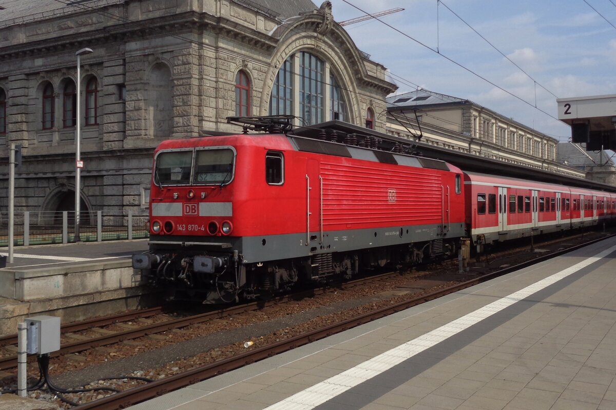 On 6 September 2018 S-Bahn with 143 862 leaves Nürnberg Hbf.