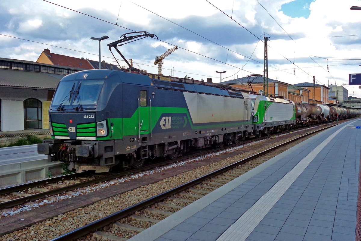 On 9 May 2018 ELL 193 233 hauls a sister loco and a block train through Passau.