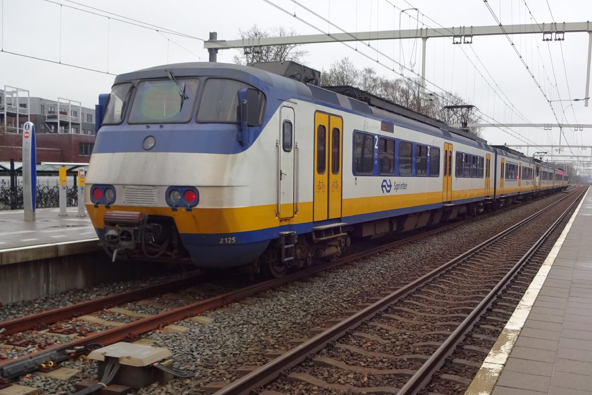 On a rainy 12 December 2019, NS 2125 stands at Wijchen ready for departure.