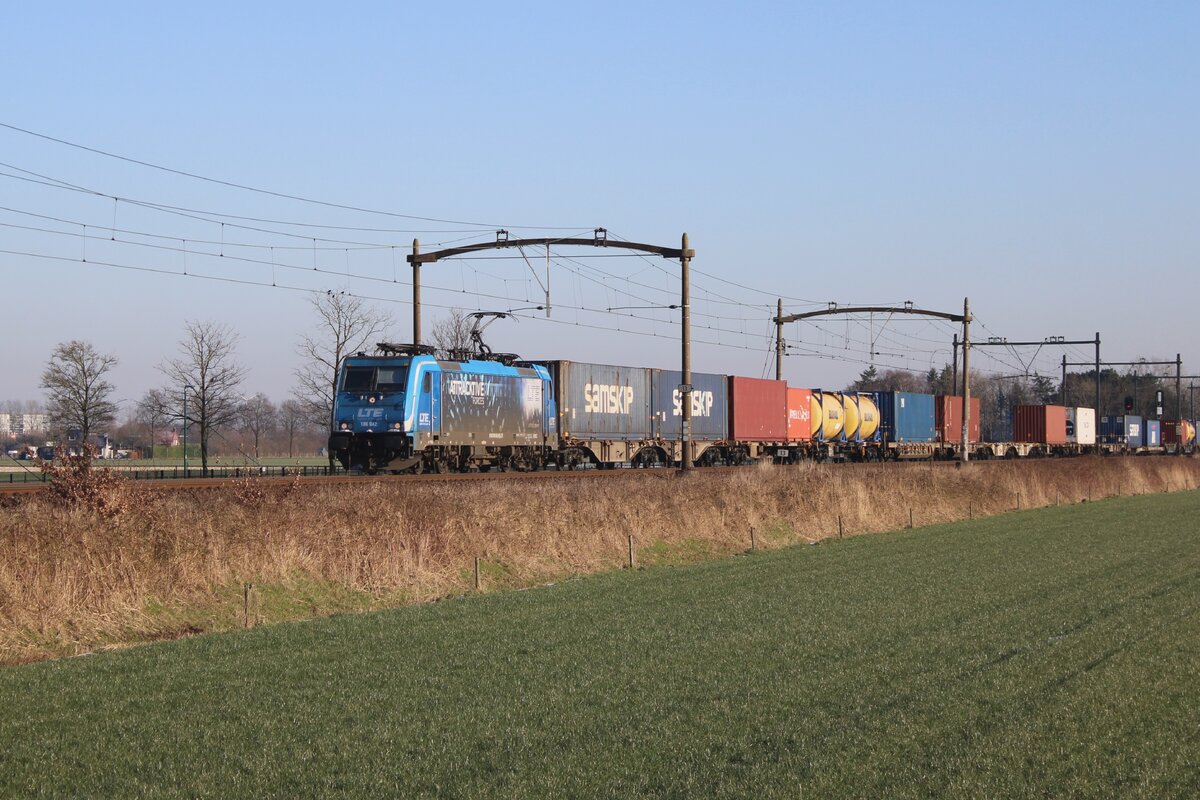 One of many diverted freights: LTE 186 942 hauls an intermodal service through Hulten on 19 January 2024.