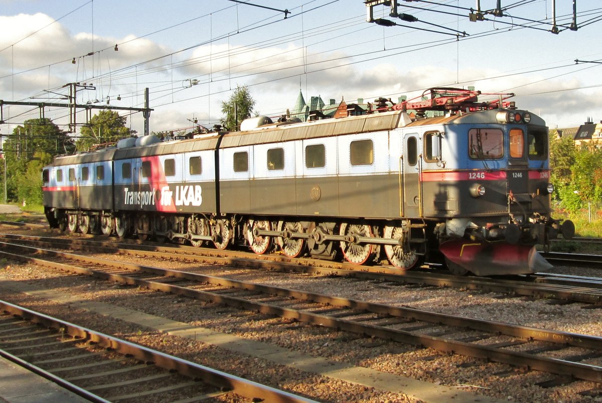 OSKAR, a.k.a. 1246 stands in Gävle on 11 September 2015. This loco exists of three Da-engines: 1246-1247 (the middel 'slave' part without cabs) and 1248.