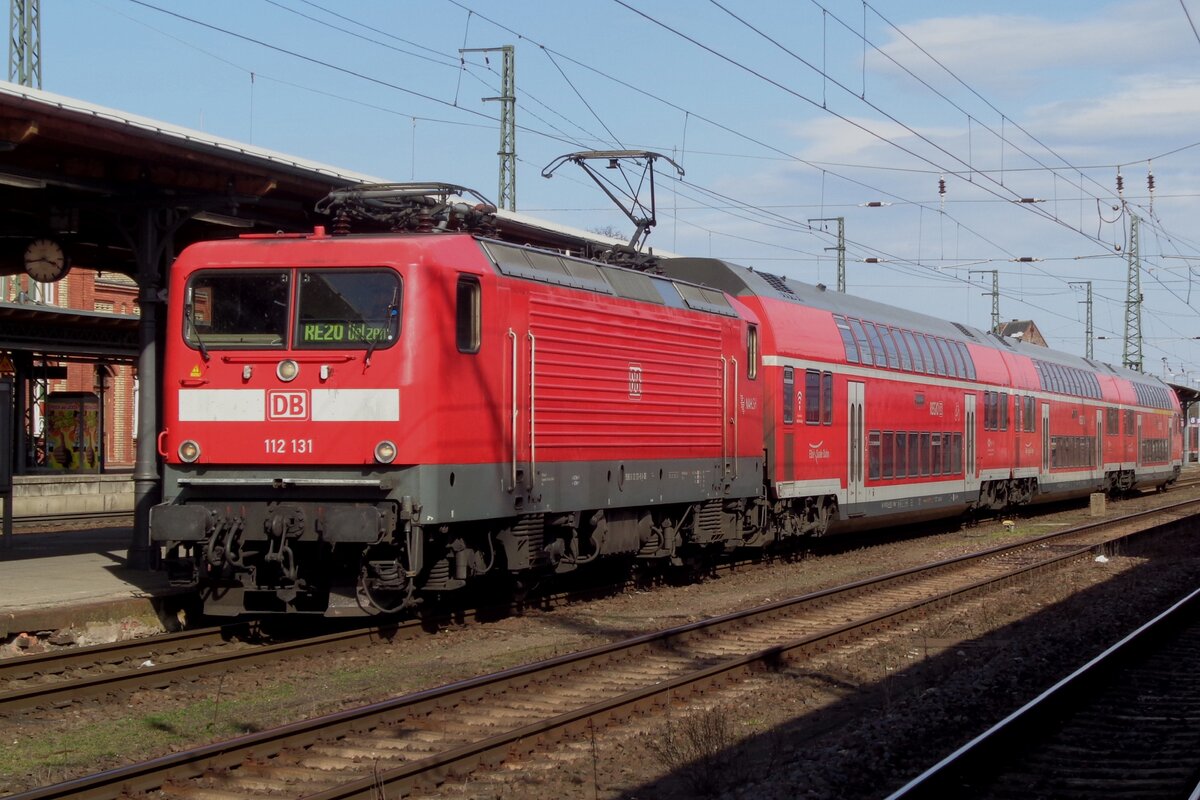 RE 20 to Uelzen via single track, quits Stendal on 4 April 2018 with 112 131 at the reins. 