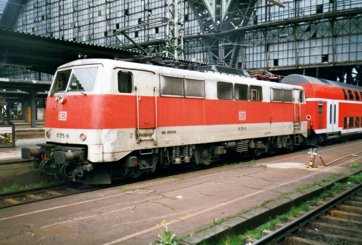 Rebellion! On 28 July 1999 DB 111 175 stands at Frankfurt (Main) Hbf. The loco used to be an S-Bahnliveried engine (light grey with an orange waist band). Soon after DB made the decision to speed up the repaints of her locos in the traffic red -althopugh many a loco had existing panit jobs that could last for years more to come-  and the closure of Opladen works, the idea of waisting means and monies to -from a maintenance point of view- perfectly unnecessary repaints, gave some DB works crews some chagrin. FFM-1 decided to  interpret  the traffic red repaints as  replace the orange waist band  and left the 111 175 grey albiet with a traffic red waist band. Sadly only a few years later, this loco was painted in the now corporate traffic red colours.   