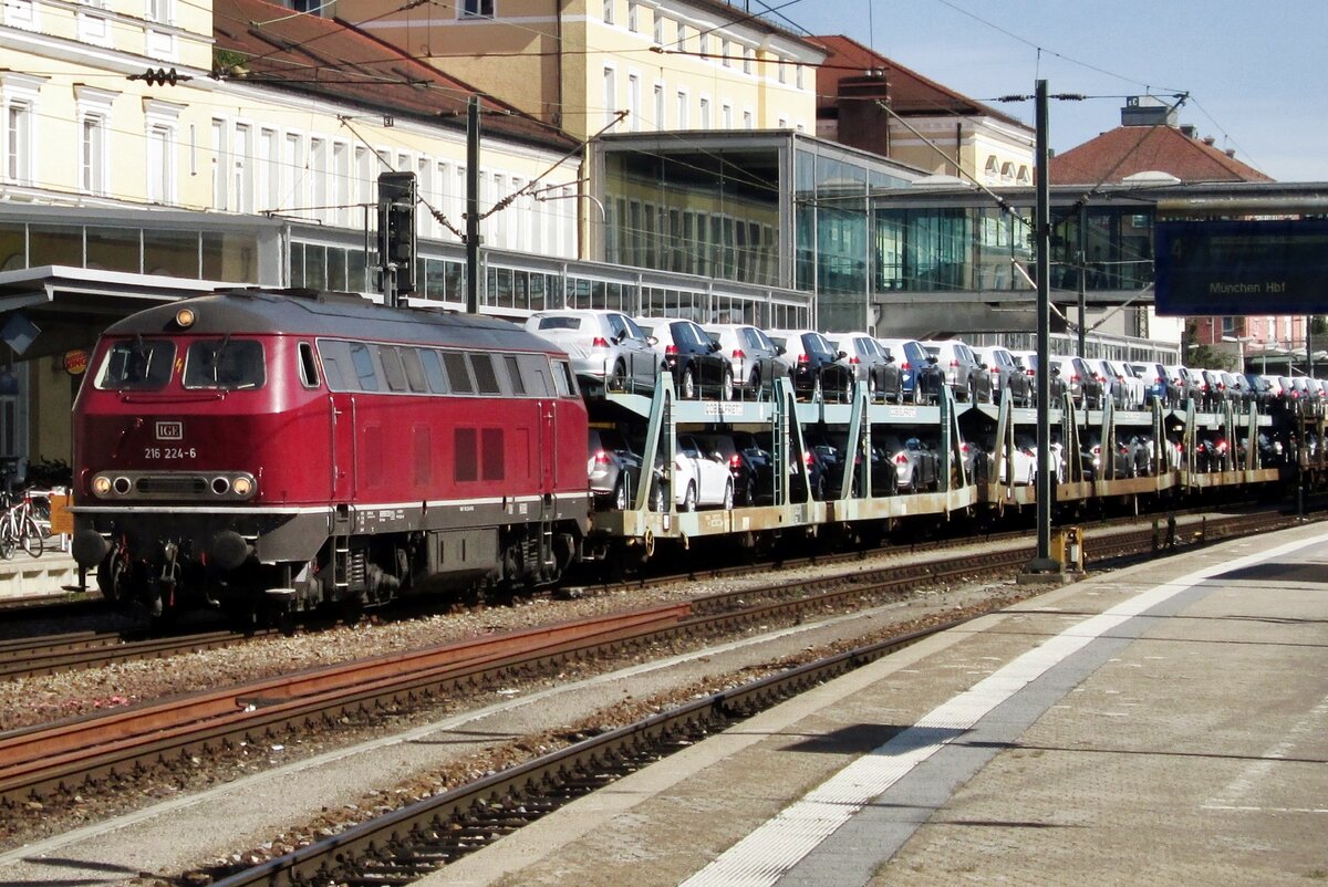 Revenue earning service for IGE 216 224: on 17 September 2015 she hauls a TX Log autonotives train through Regensburg Hbf.
