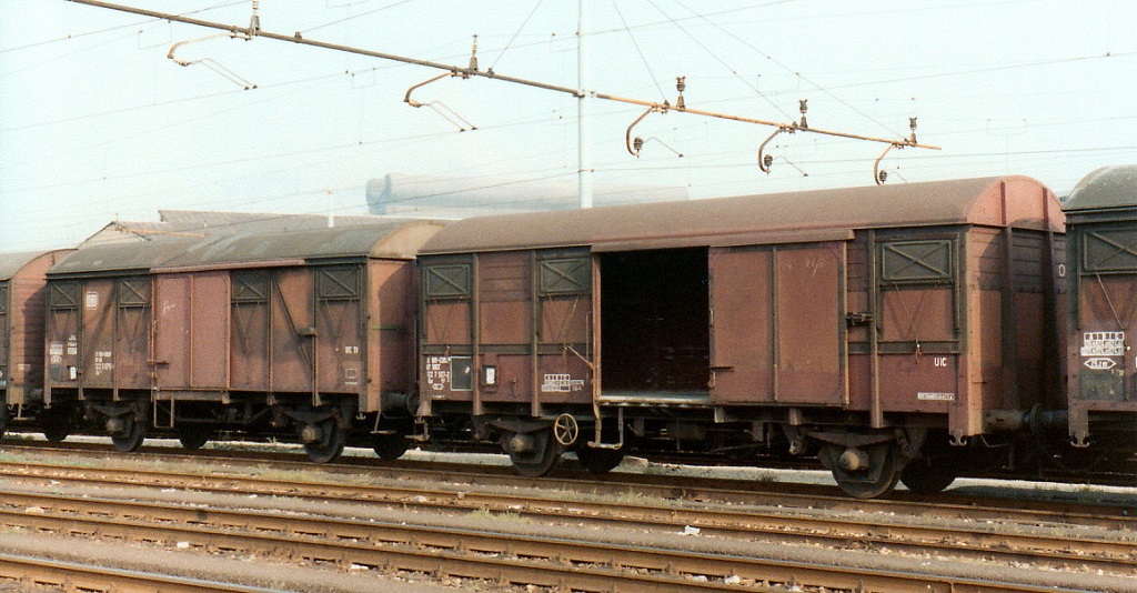 RIV-EUROP Covered Wagons Gs in Milano, Oct. 1984 - SNCF 122 7 527 + DB 123 3 975