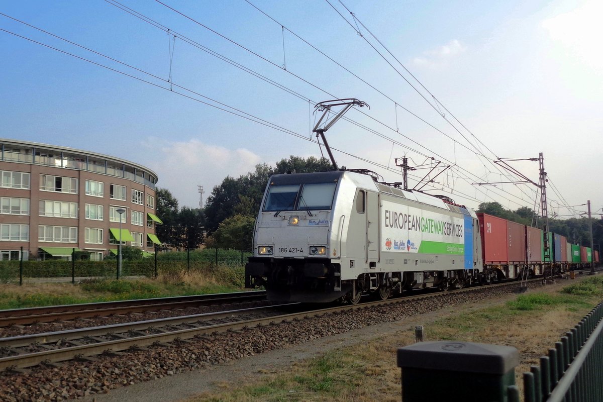 RTB 186 421 enters Venlo with a container train from Germany on 22 August 2018.