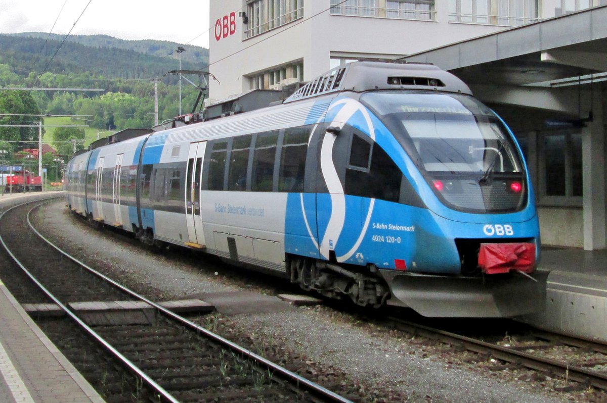 S-Bahn Steiermark 4024 120 calls at Leoben Hbf on 31 May 2016.