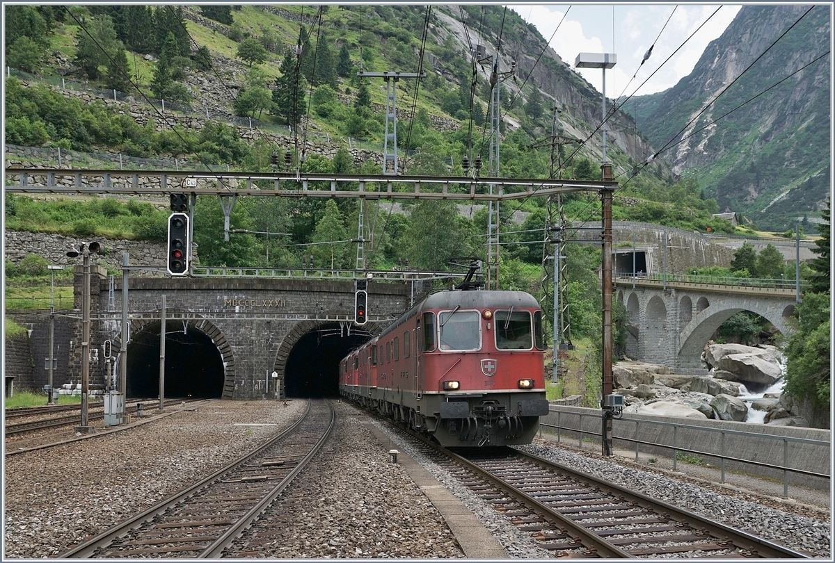 SBB Re 6/6 and Re 4/4 II are comming out of the Gotthard Tunnel.
21.07.2016