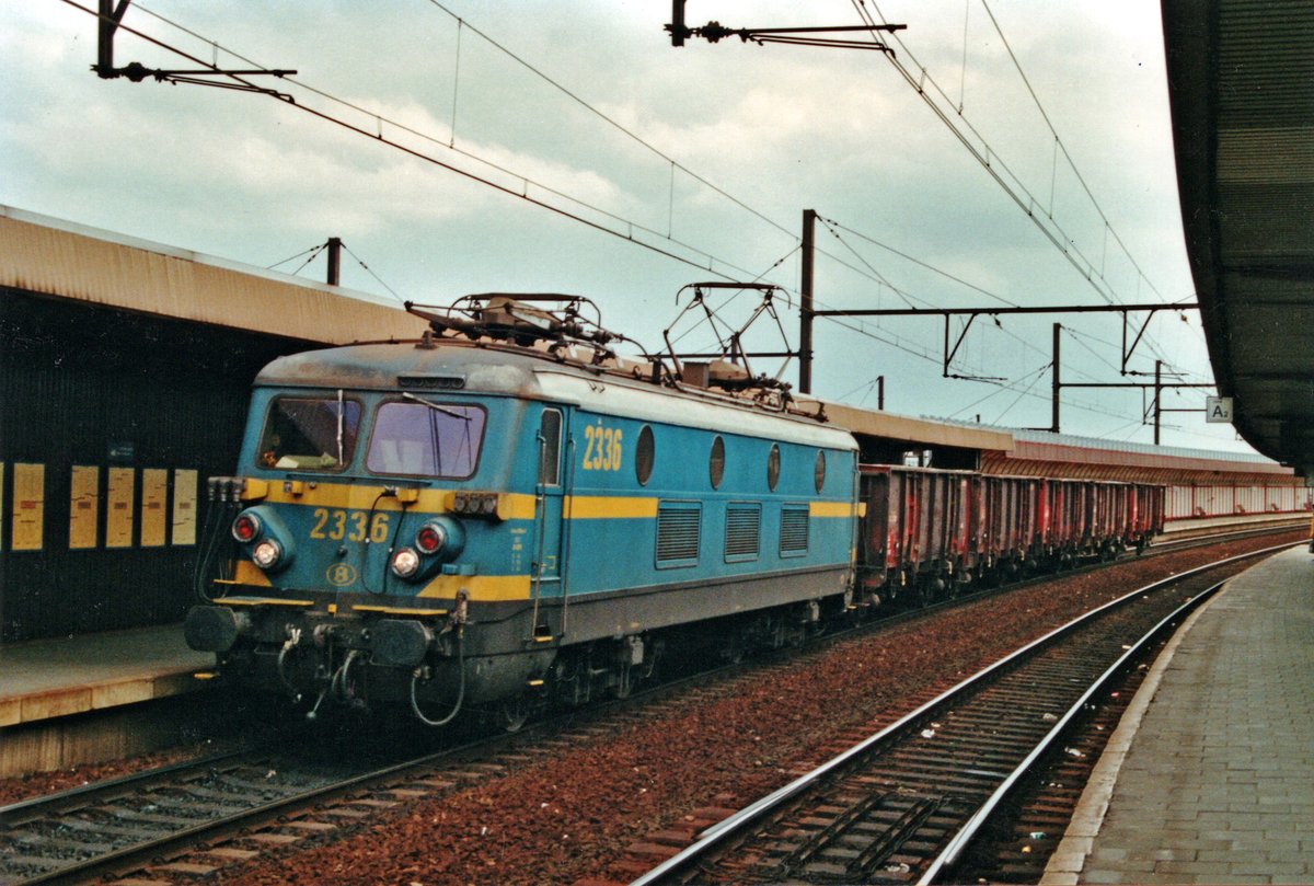 Short freight hopper with 2336 passes through Antwerpen-Berchem on 18 May 2003.