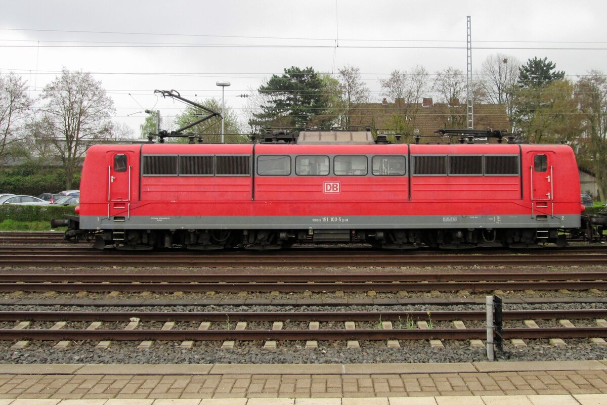 Side view on 151 100 at Minden (Westfalen) on 10 April 2014.