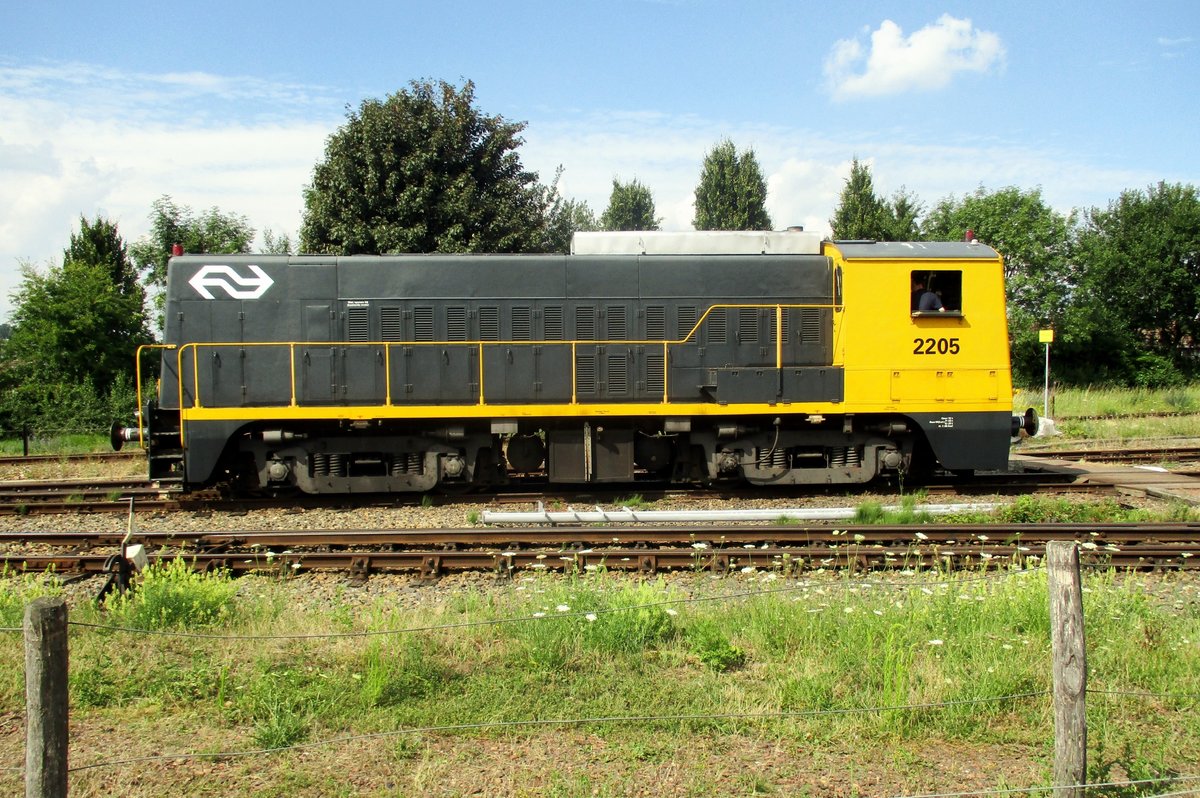 Side view on 2205 at Simpelveld on 8 July 2017.