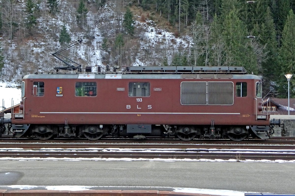 Side view on BLS 193 at Kandersteg on 2 January 2020.