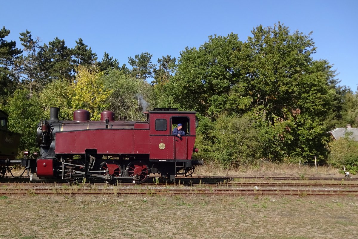 Side view on SA01 at Treignes on 21 September 2019.