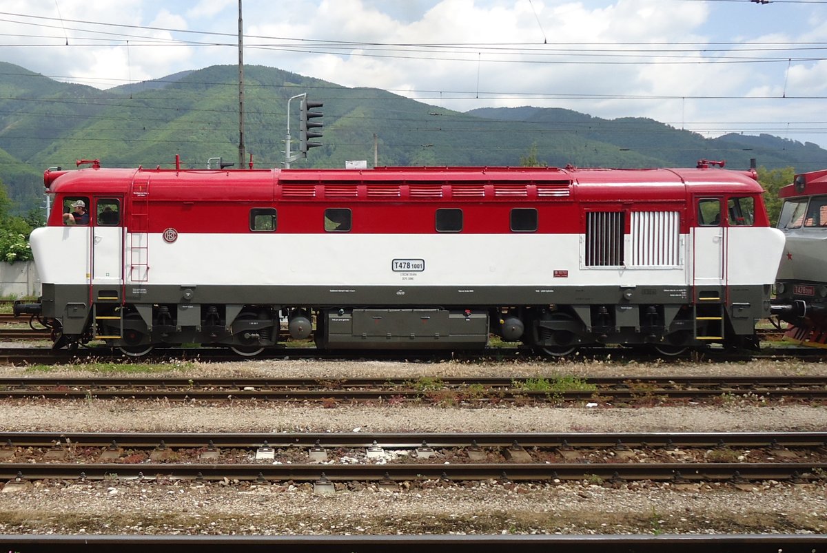 Side view on T478 1001 at Vrutky on 30 May 2015. Due to the rounded cabs, CSD Class T478.1 was baptised 'Bardotka' after the French actress. The series build version of the loco although, had a much more angular cab design.