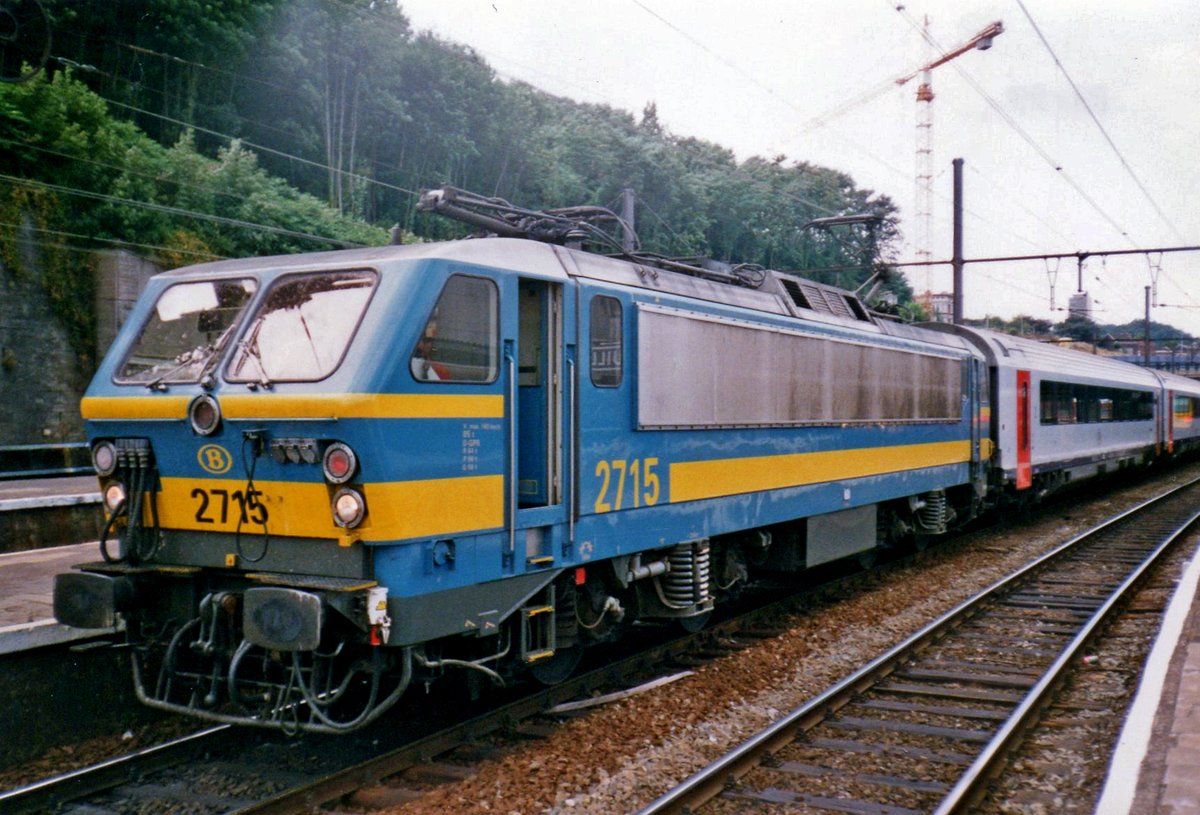 SNCB 2715 stands in Liége Guillemins on the evening of 10 September 1999.