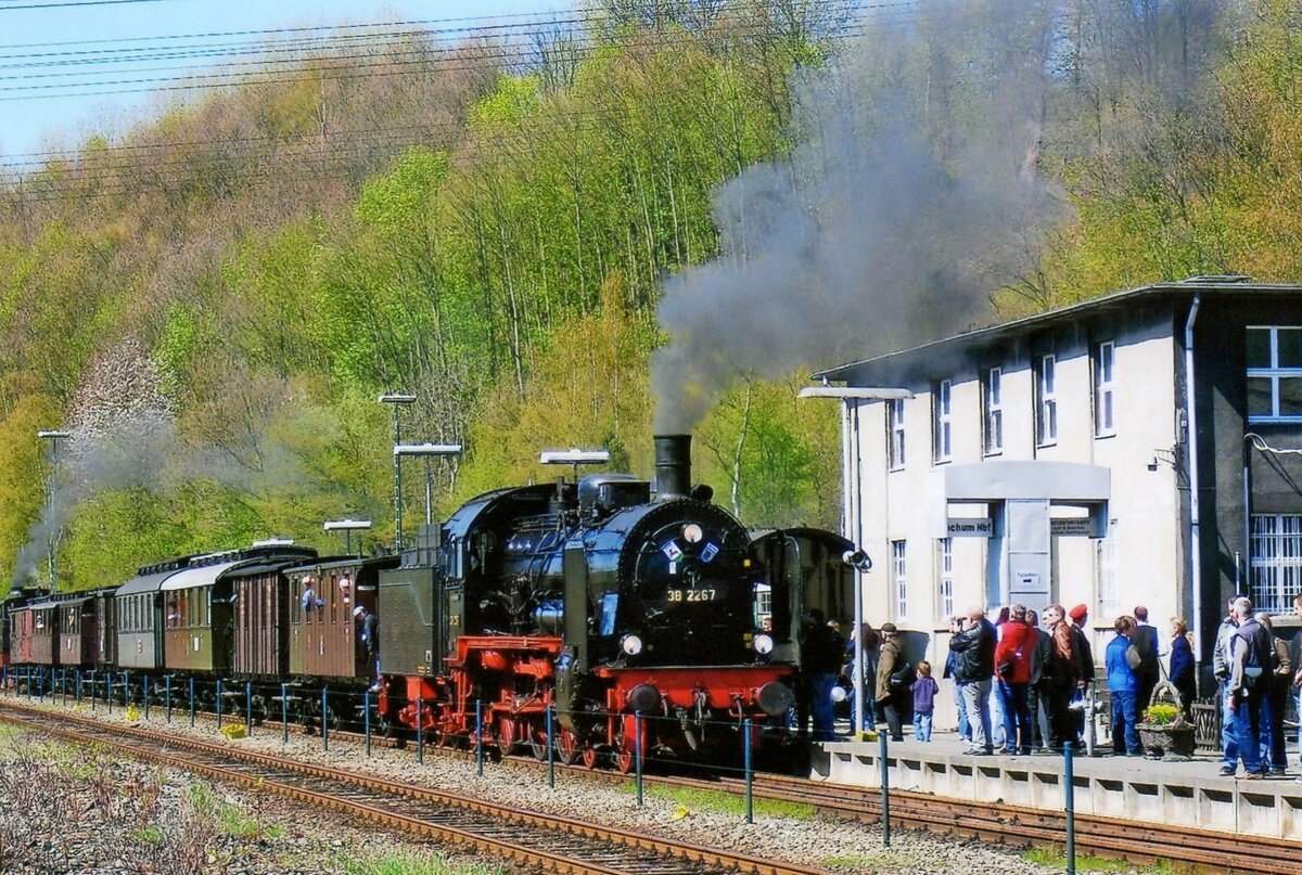 Some interest is shown in a quasi Prussian steam train at Bochum-Dahlhausen on 17 April 2010, where 38 2267 is about to receive passengers for a steam extra to Essen.