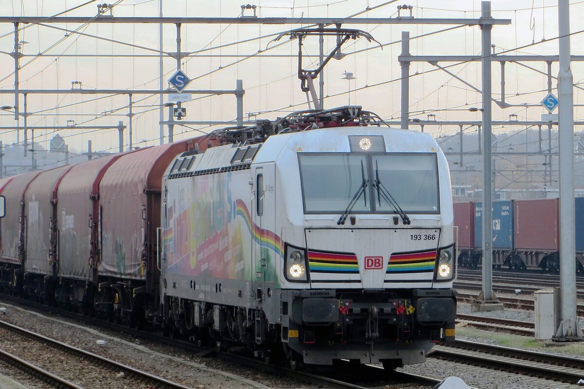 Steel train with 193 366 enters Venlo on a grey afternoon of 27 November 2020.