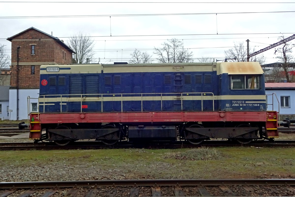 T458 1122/721 122 stands at Jihlava on 23 February 2020.